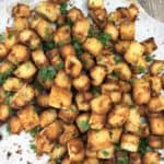Crunchy Garlic Bread Bites - just 10 minutes in the oven gives you the best ever garlic bread snack cubes - crunchy on the outside but chewy on the inside
