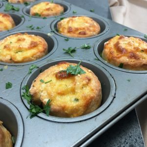 Quick garlic rolls with no yeast - fresh hot bread in 35 minutes