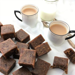 Spiced fudge date squares - fudgy date bites with a hint of spice