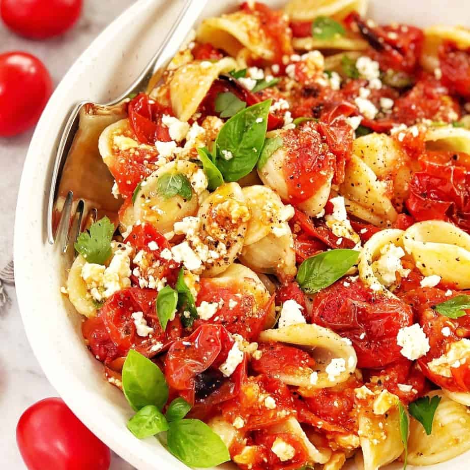 tomato and herb pasta in a white bowl
