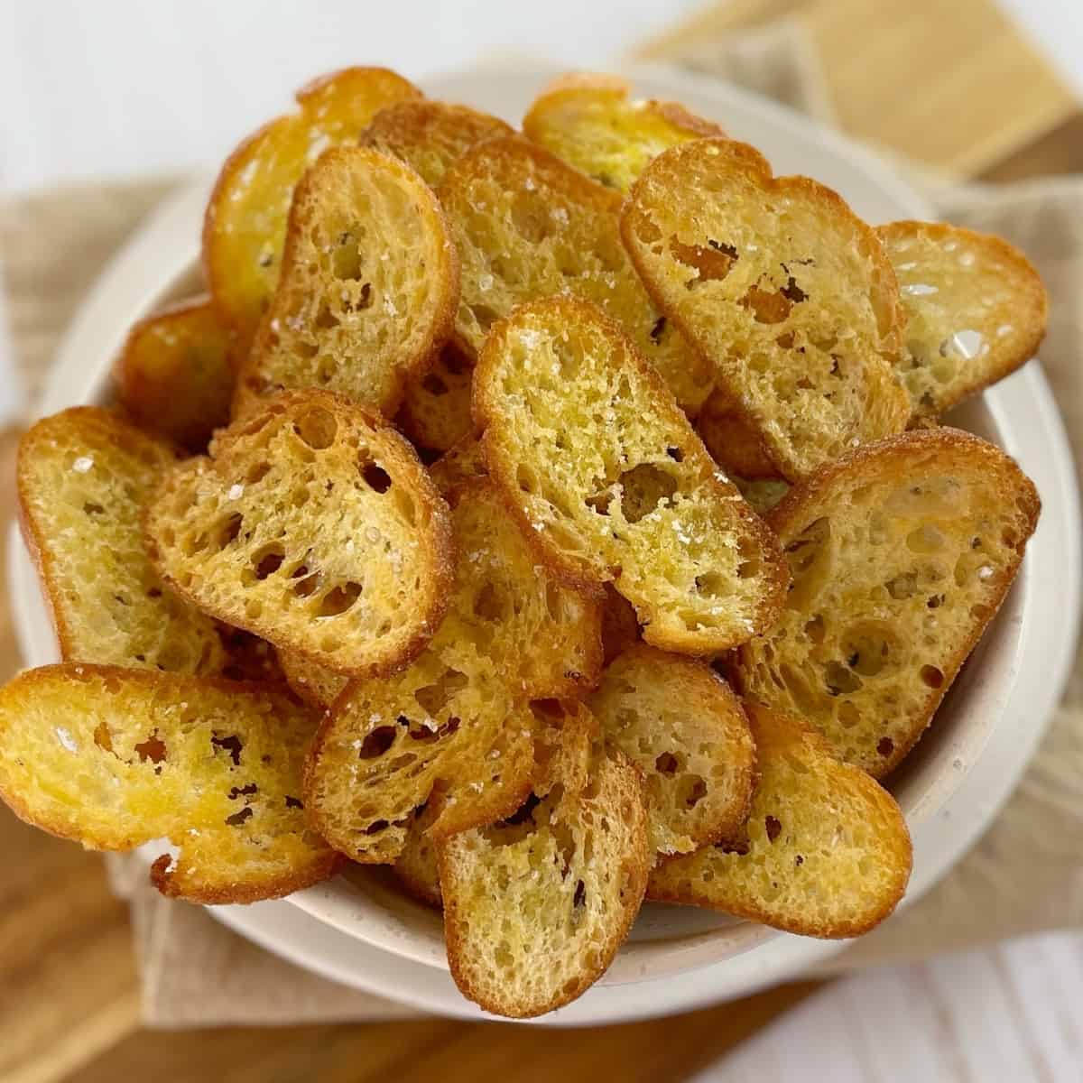Mini garlic Bread Crisps